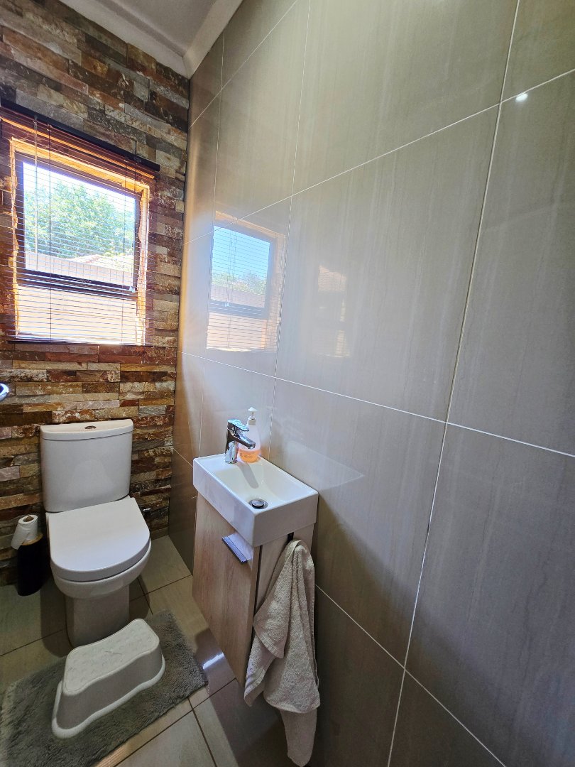 2 Bedroom Property for Sale in Adamayview North West